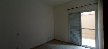 Alugar Apartamentos / Padrão em Ribeirão Preto R$ 1.700,00 - Foto 3