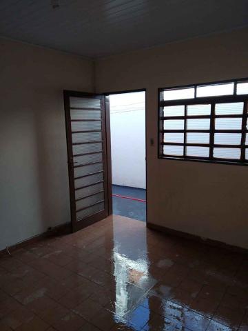 Alugar Casas / Padrão em Ribeirão Preto R$ 950,00 - Foto 1