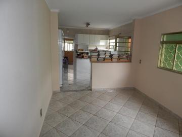Alugar Casas / Padrão em Ribeirão Preto R$ 1.800,00 - Foto 3