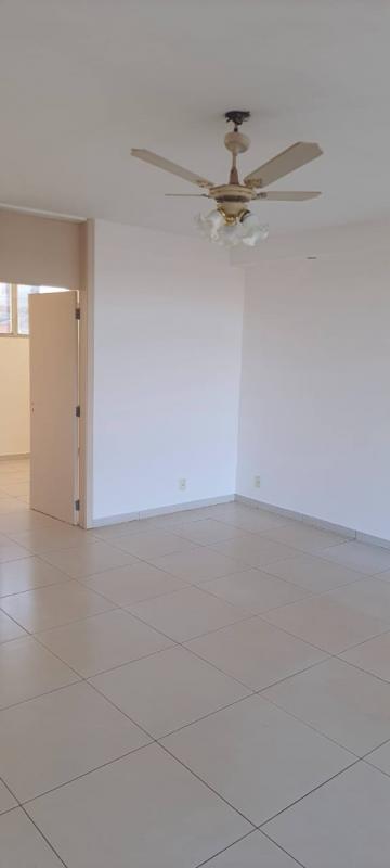 Alugar Apartamentos / Padrão em Ribeirão Preto R$ 2.200,00 - Foto 2