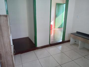 Alugar Casas / Padrão em Ribeirão Preto R$ 600,00 - Foto 4