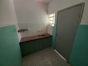 Alugar Casas / Padrão em Ribeirão Preto R$ 800,00 - Foto 3