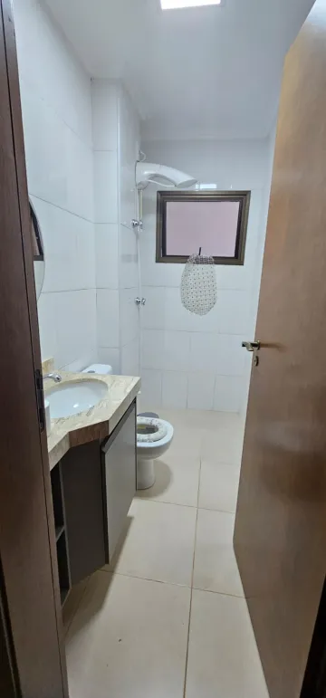 Alugar Apartamentos / Padrão em Ribeirão Preto R$ 2.000,00 - Foto 1