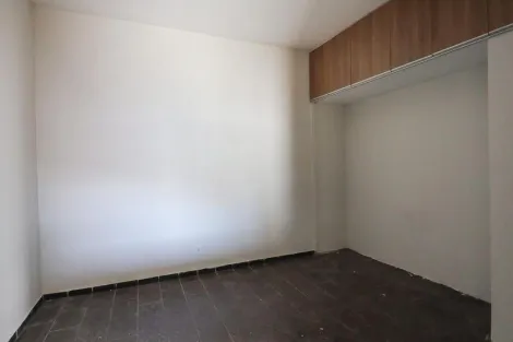 Alugar Casas / Padrão em Ribeirão Preto R$ 1.300,00 - Foto 4