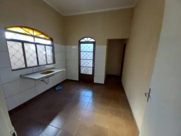 Alugar Casas / Padrão em Ribeirão Preto R$ 980,00 - Foto 4