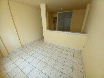 Alugar Apartamentos / Padrão em Ribeirão Preto R$ 650,00 - Foto 1