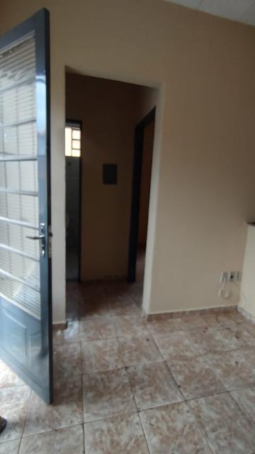 Alugar Casas / Padrão em Ribeirão Preto R$ 750,00 - Foto 11
