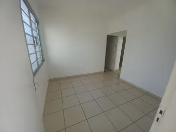 Alugar Casas / Padrão em Ribeirão Preto R$ 1.300,00 - Foto 4