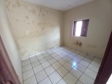 Alugar Casas / Padrão em Ribeirão Preto R$ 900,00 - Foto 2