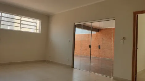 Alugar Casas / Padrão em Ribeirão Preto R$ 3.200,00 - Foto 3