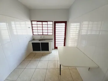 Alugar Casas / Padrão em Ribeirão Preto R$ 1.100,00 - Foto 4