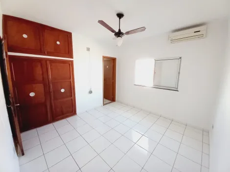 Alugar Casas / Padrão em Ribeirão Preto R$ 2.300,00 - Foto 4