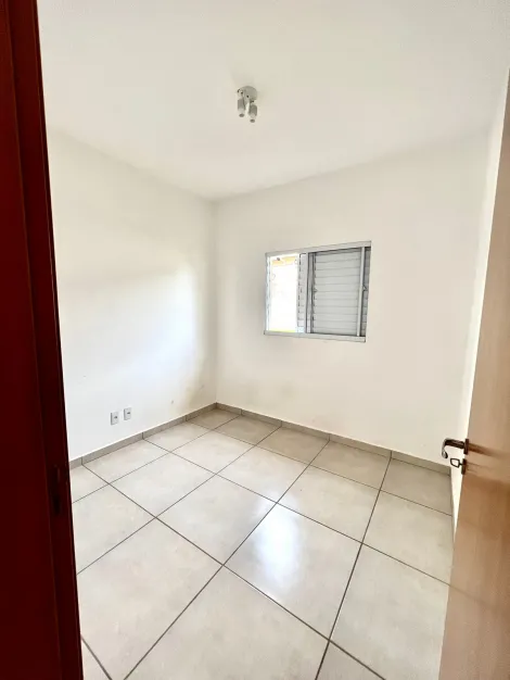 Alugar Casas / Condomínio em Ribeirão Preto R$ 1.350,00 - Foto 3