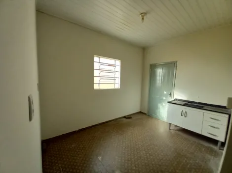 Alugar Casas / Padrão em Ribeirão Preto R$ 850,00 - Foto 5