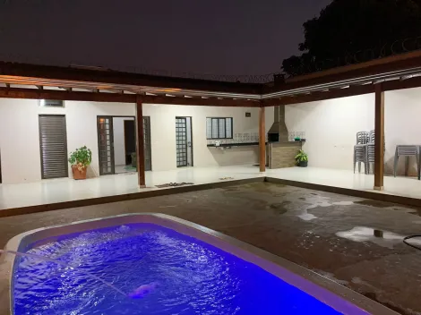 Casas / Padrão em Ribeirão Preto Alugar por R$1.900,00