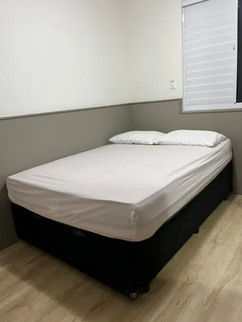 Alugar Apartamentos / Padrão em Ribeirão Preto R$ 1.760,00 - Foto 5