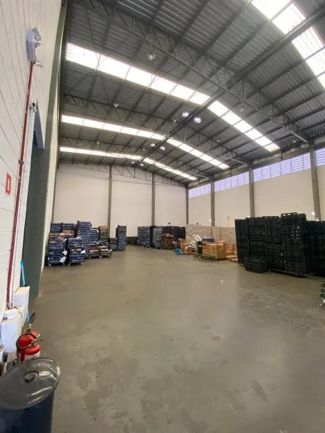 imagem 1 - Galpão comercial de 890m² amplo para locação - Jardim do Trêvo imagem 1 - Galpão comercial de 890m² amplo para locação - Jardim do Trêvo