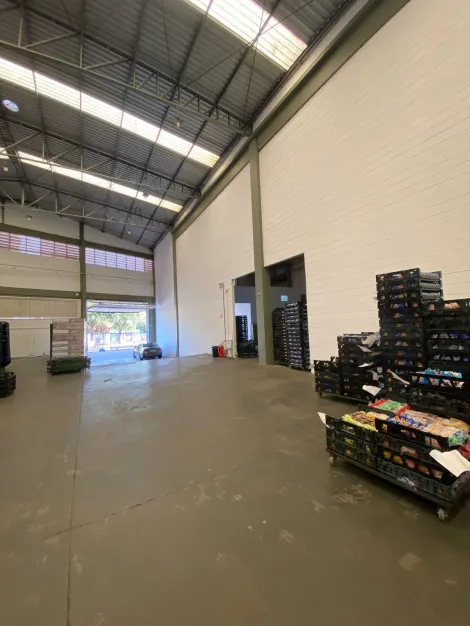 imagem 2 - Galpão comercial de 890m² amplo para locação - Jardim do Trêvo imagem 2 - Galpão comercial de 890m² amplo para locação - Jardim do Trêvo
